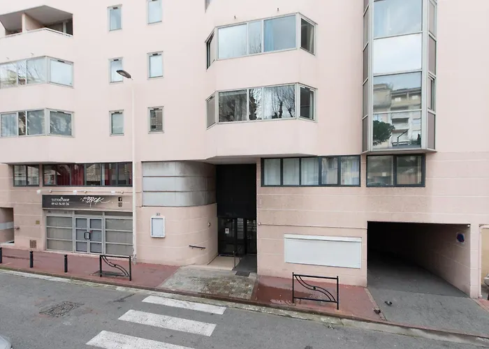 Stylish 2 Rooms In The Heart Of Cannes